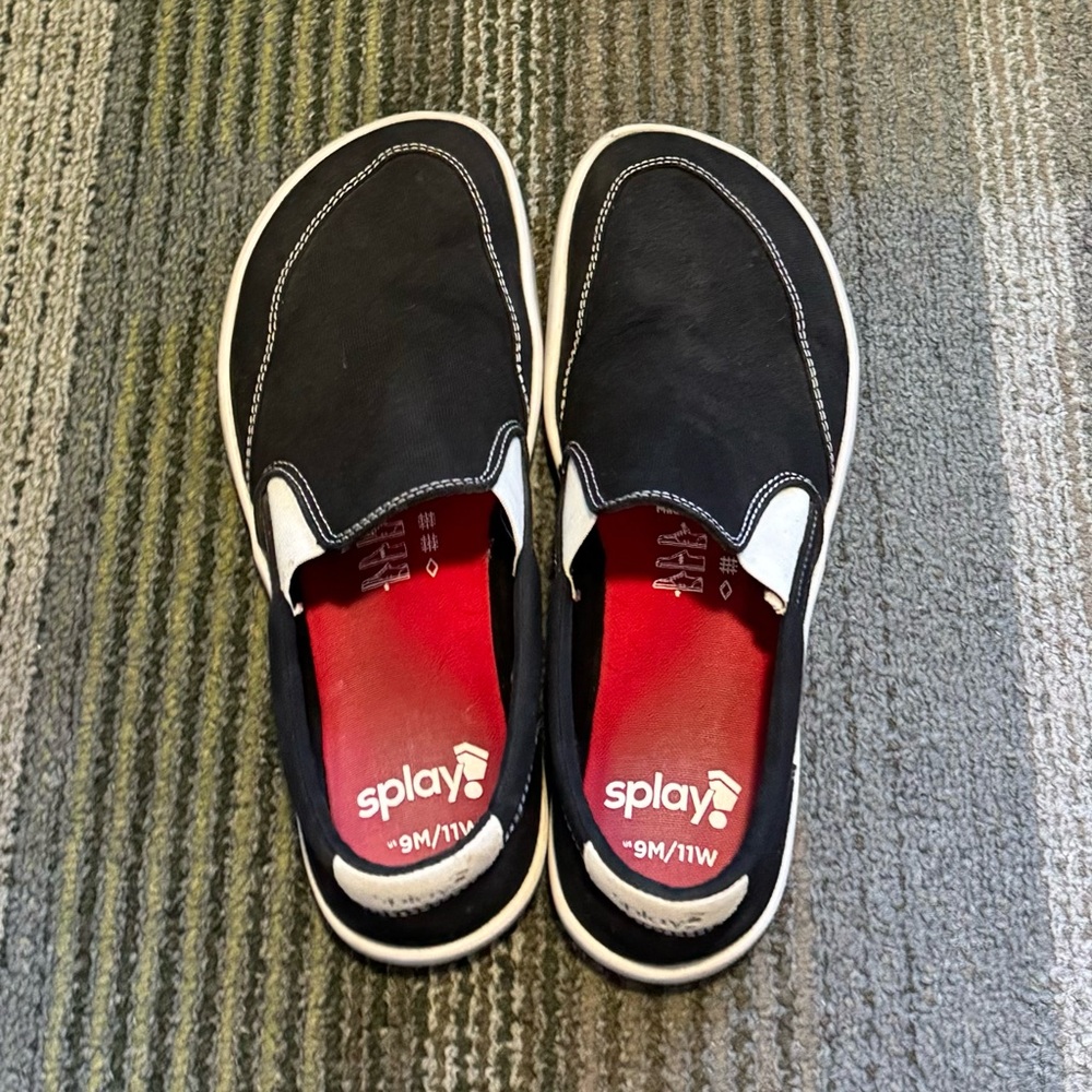 Splay Slip-On black canvas barefoot shoes 9M/11W